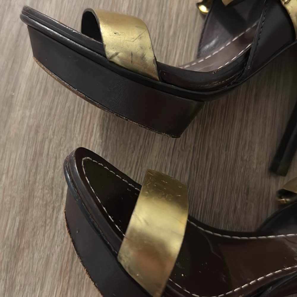 Tory Burch Brown and Gold Strappy Sandals size - 6.5M - Picture 9 of 9
